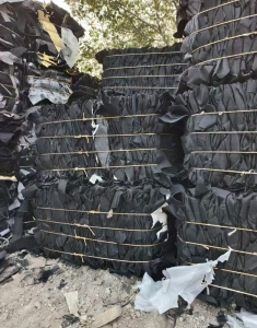 出售涤纶汽车内饰料，涤纶地毯料，每月有几十吨，货在湖北武汉