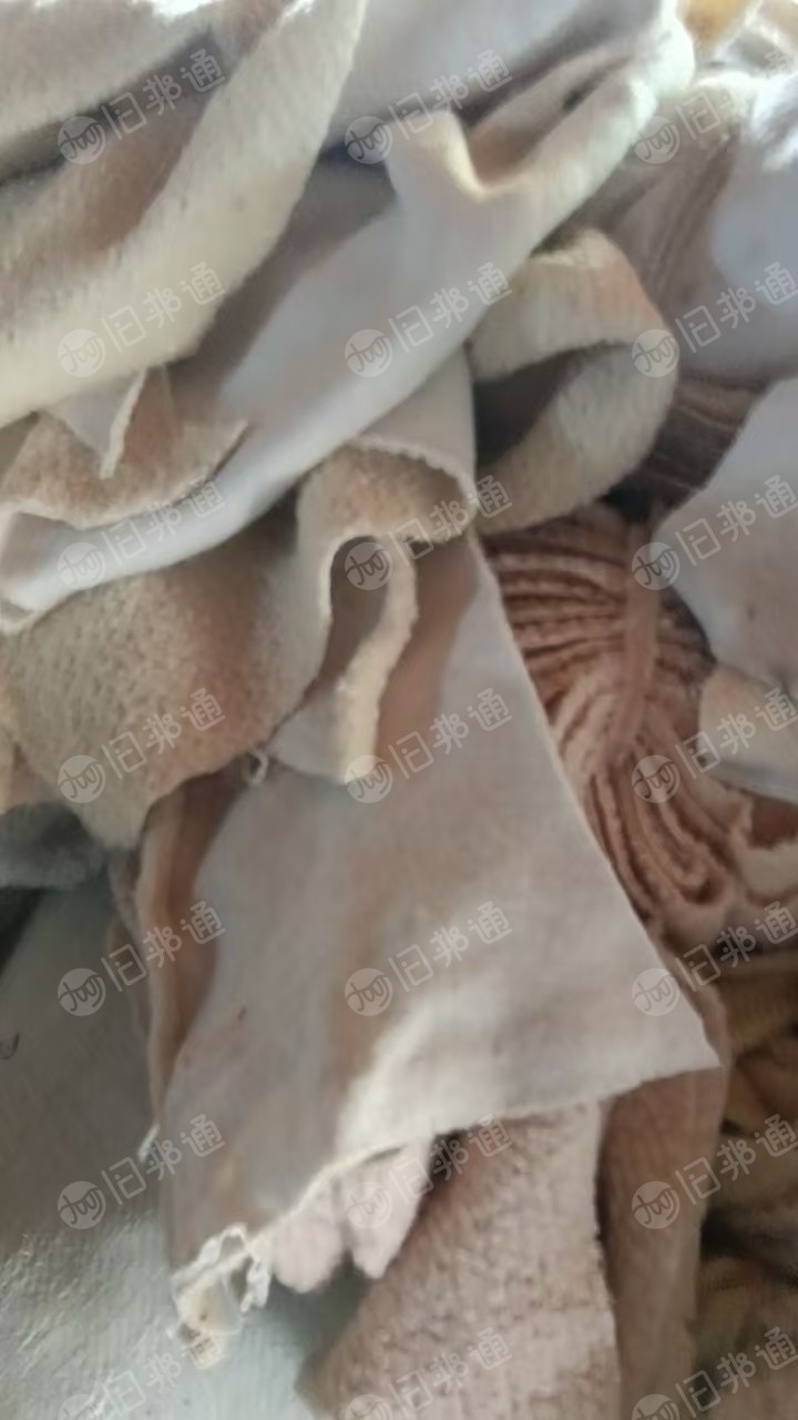 长期出售羊绒下脚料,双面呢边角料,珍珠呢边角料,货在江苏江阴