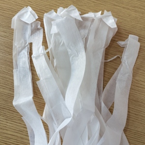 长期出售水刺无纺布边角料，经过人工分拣，可直接上机，欢迎联系