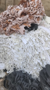 长期出售鞋厂下脚料,可燃料,热值5000左右,每月上千吨