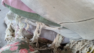 长期出售环锭纺下来的纯棉布边纱，毛巾边纱，纯棉布边，现货8吨左右