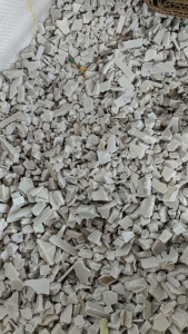 出售水果筐破碎料，黑料，白料都有，月供50吨 