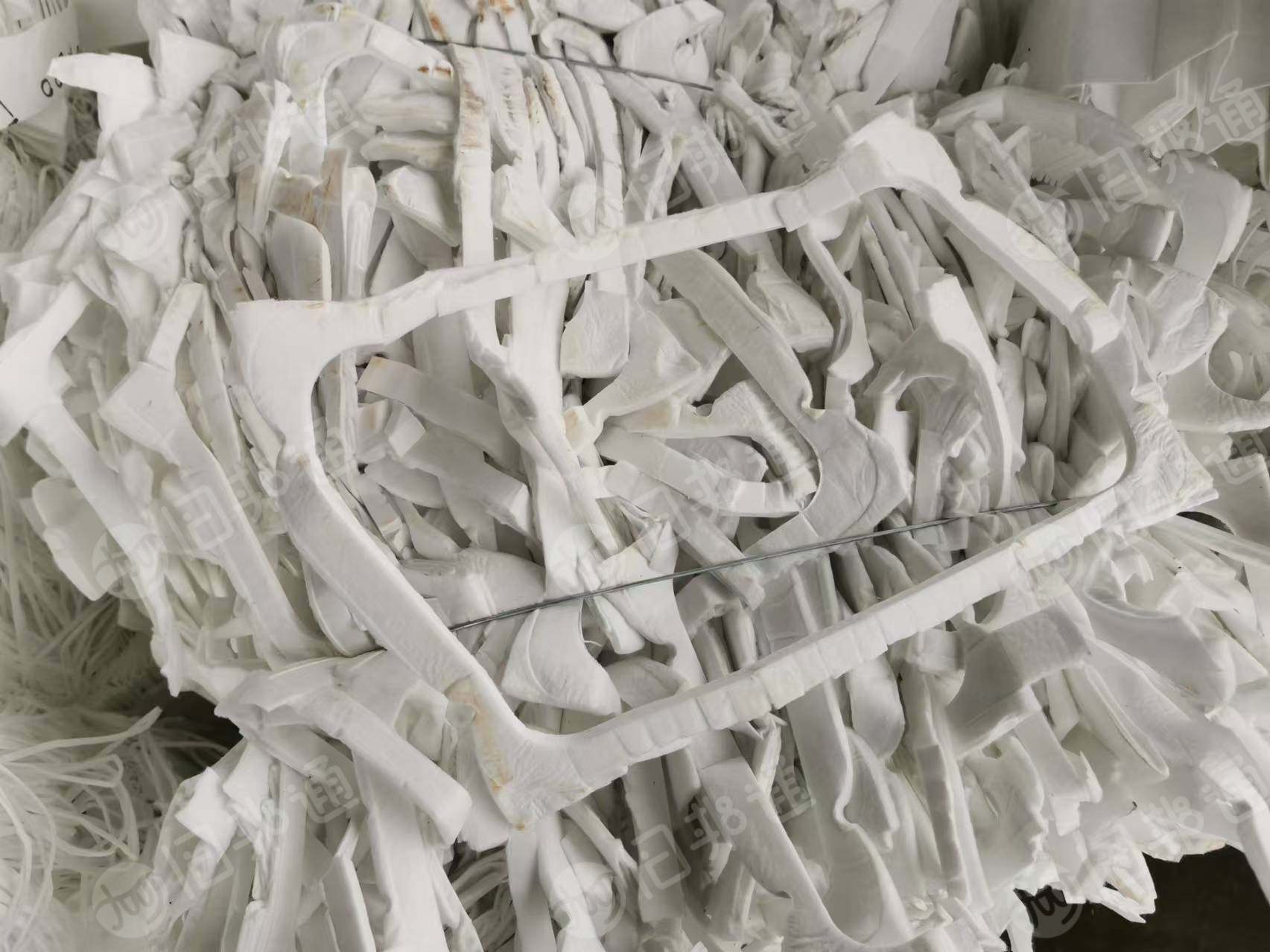 出售纯涤纶无纺布,不带荧光,月供20吨左右