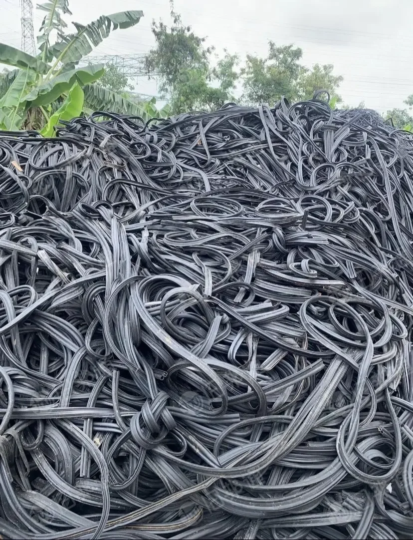 大量现金回收轮胎,丁基胶,鸡爪料,机头料,三元乙丙橡胶,止水带,输送带,桥梁垫板,火车垫板