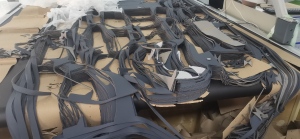 长期大量出售汽车座椅套厂家下来的边角料，pu边角料，pu废料，月供百来吨