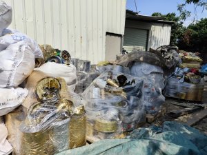 出售pet烫金膜，pet卷膜，打绳料，现货30吨