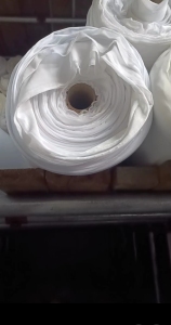 长期出售涤纶废布头，带胶点，黑白都有，白占比70%，现货25-30吨