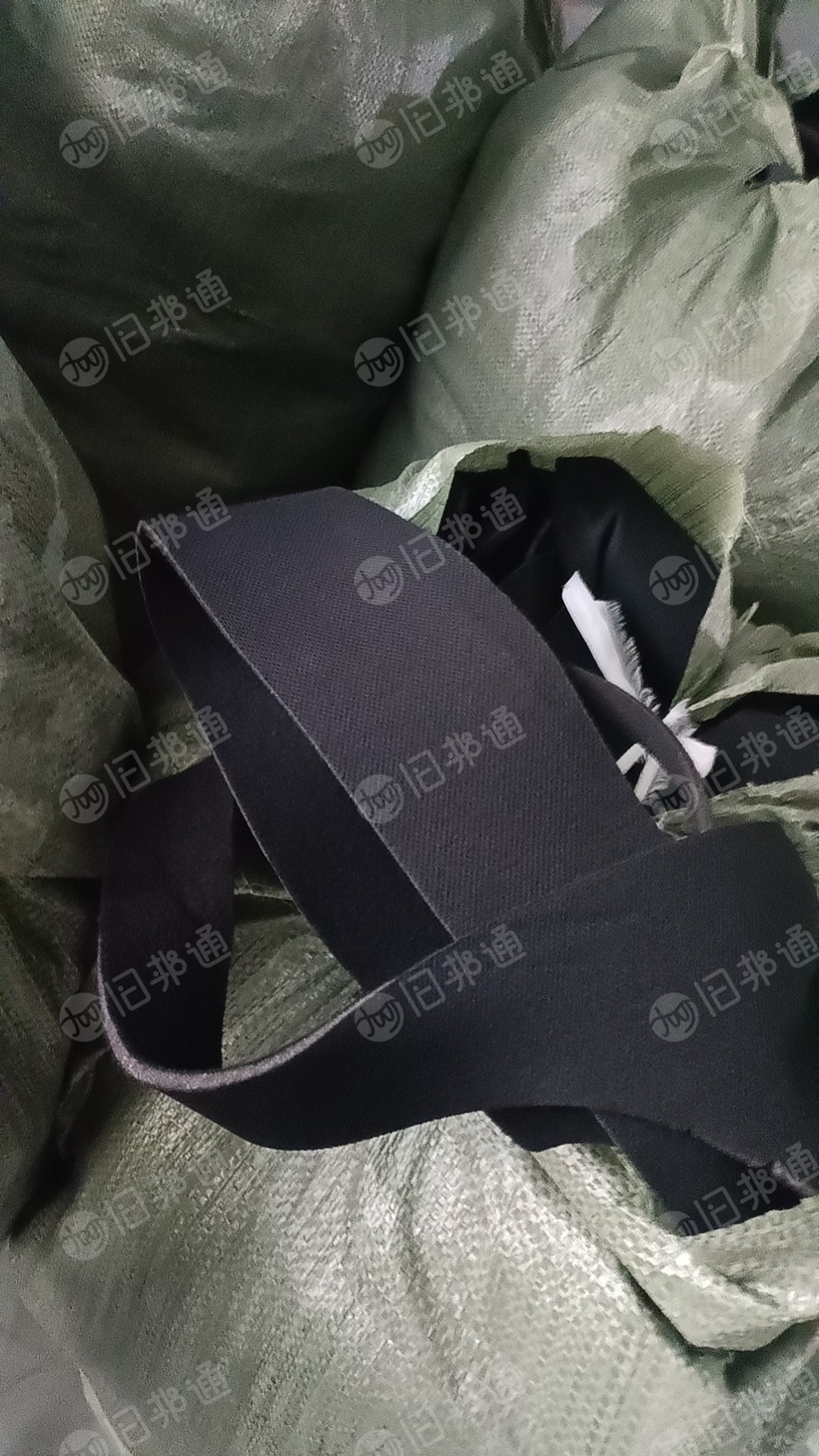 厂家免费送无纺布边角料,服装厂边角料,户外衣服的所有材料,等,也有不合格品!