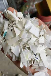 长期出售大小白破碎料，清洗甩干，现货20吨