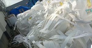 出售纯pet餐盒边角料，长期供货