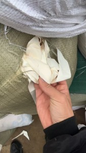 长期出售涤纶碎布，涤纶废布，涤纶边角料，现货十几吨