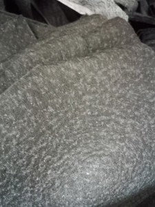 出售PP无纺布，黑灰色，现货40吨左右