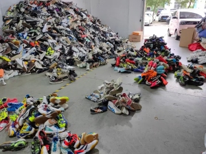 长期大量求购精品鞋包，旧鞋子，包包