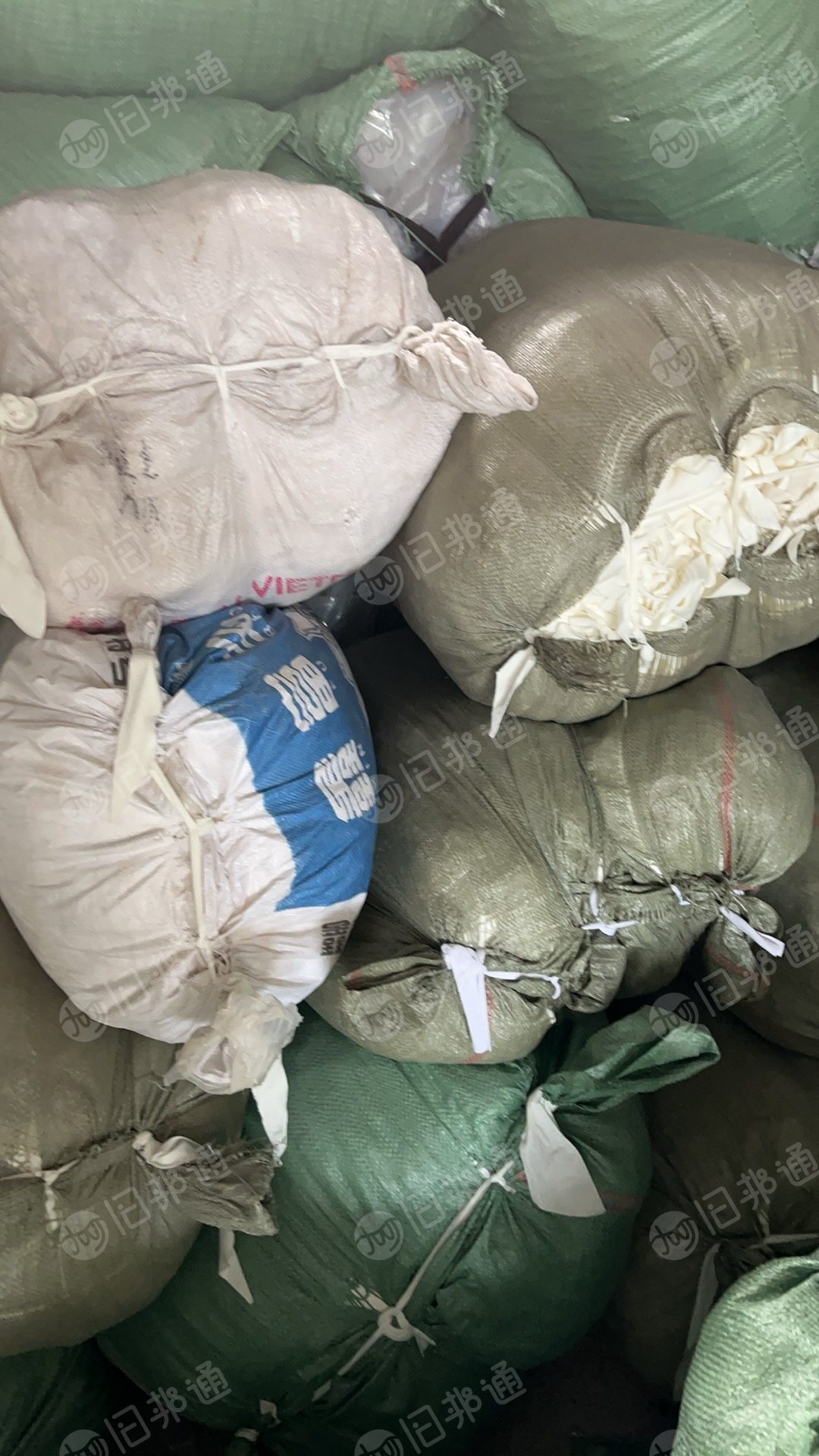 长期出售布碎,碎布,各种服装碎布统货,人棉碎布多,现货100吨左右