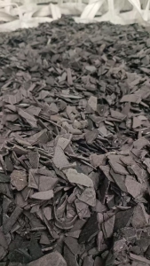 长期出售PP保险杠破碎料，褪漆不褪漆都有，水洗甩干，色选机选过