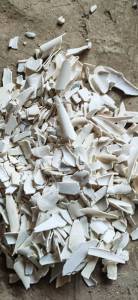 长期出售PVC小管破碎料，杂料，原生塑料，扣板破碎料