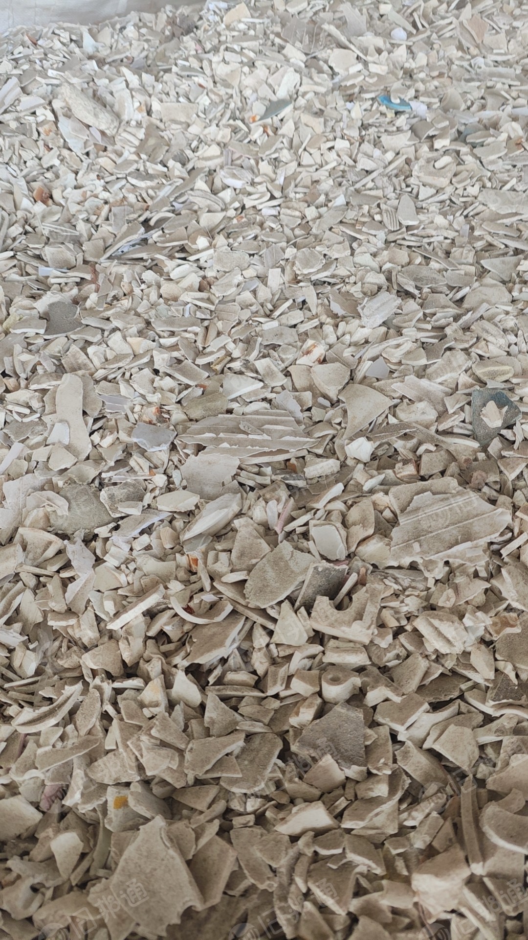 长期出售PVC塑钢破碎料,白钢破碎料,半彩破碎料,现货40吨