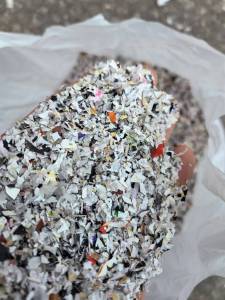 出售pvc墙纸破碎料，现在货30吨 