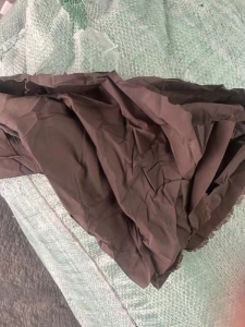 长期出售服装厂边角料，每月60吨左右，有锦纶，涤棉，化纤的，货在甘肃白银