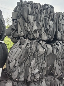 出售汽车内饰地毯边角料，PET+PE复合材质，重庆