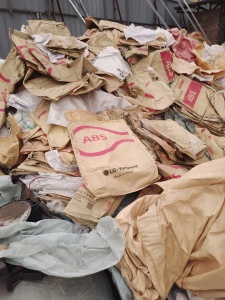 出售废牛皮纸袋，塑料厂下来的，现货几万个