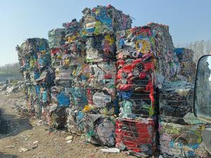 出售PP童车压块，带铁，现货20吨，够九米六车