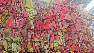 出售低压框打包料，PE压包料，现货十几吨