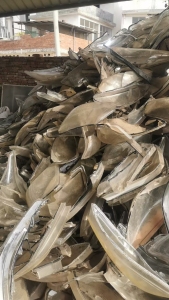 出售pc灯罩，未除胶，现货6.8一车