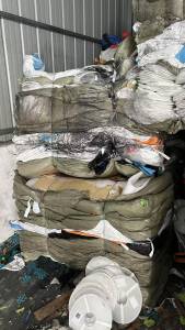 出售装电池壳下来的废旧吨袋，干造的，每月20至40吨