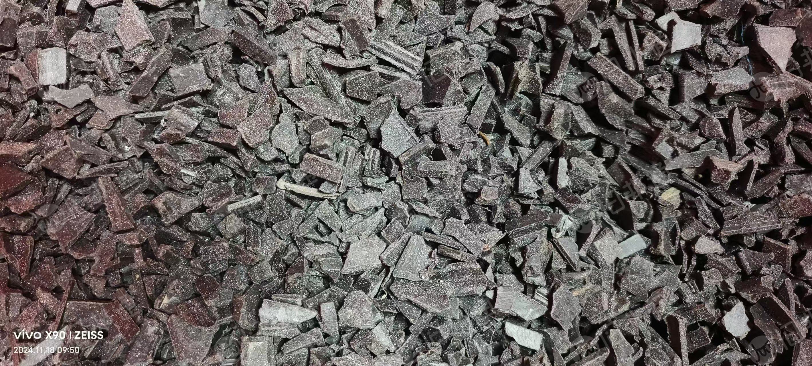长期出售水果筐破碎料,黑色现货20吨,过14筛网,瓷白现货20吨,过11筛网