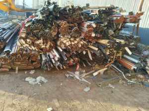 出售拆迁料十来吨，肯德基料十吨，整根六米料十来吨