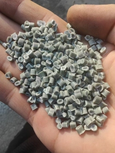 出售二白吨包颗粒，过60-80目，注塑拉丝好用