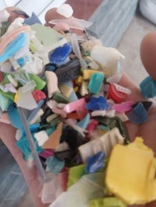 出售瓶盖破碎料，过了一个飘槽，一个五米多的池子，纯飘，过风选，月供30吨左右