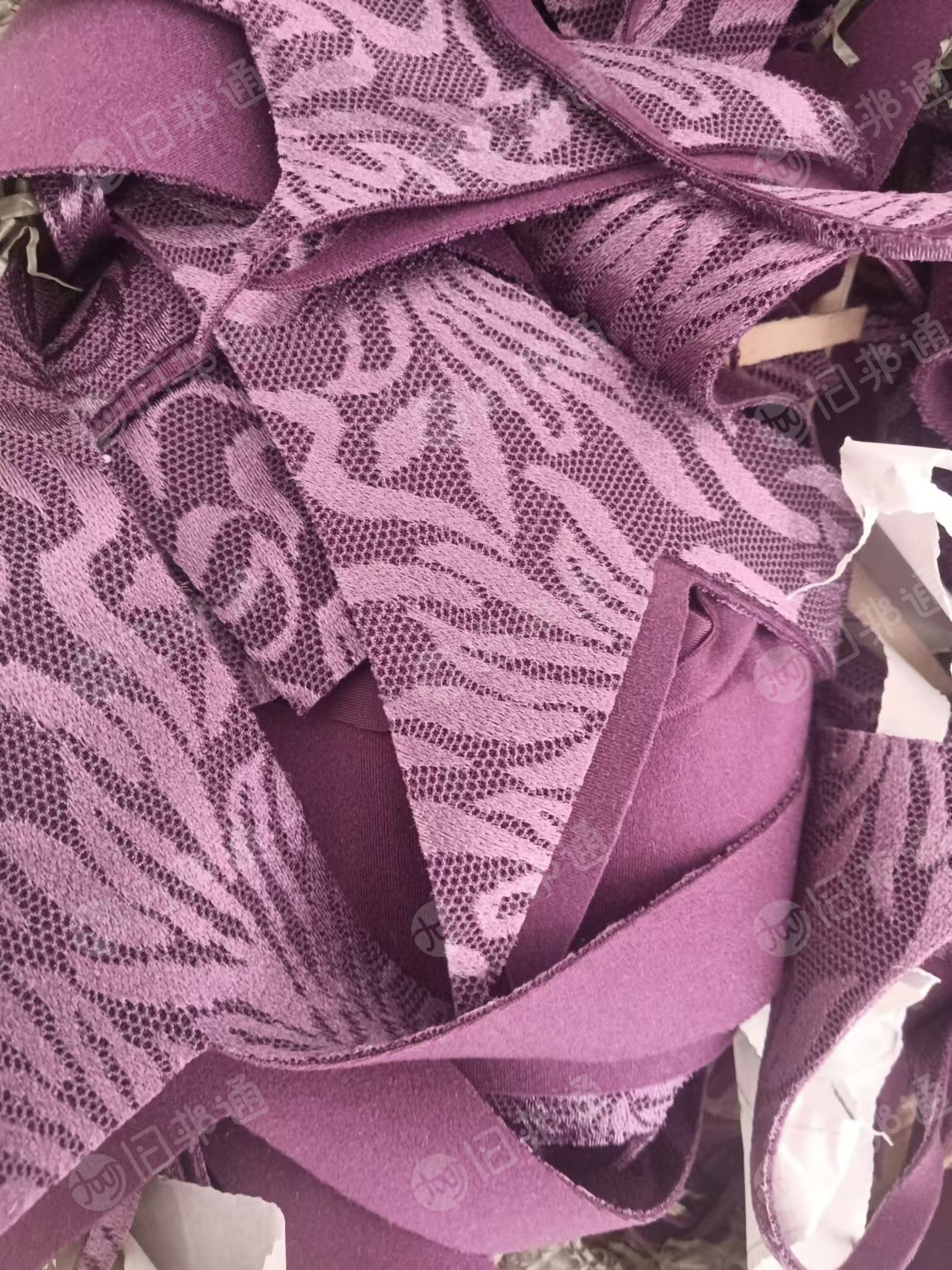 长期出售服装厂下来的碎布料,每月5吨,碎料统货,货在广东东莞