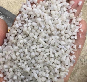 出售珍珠棉颗粒，过8目，有黑色和白色