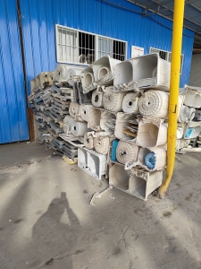 出售洗衣机破碎料，可以按照客户要求来破，现货50吨