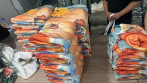 出售小毛毯，有150*200，100*150，100*130三个尺寸，有2000条左右