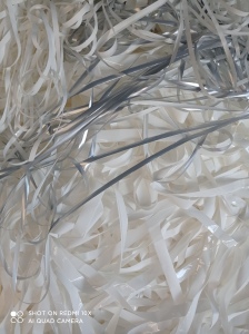 长期出售废不干胶纸边条，有带膜