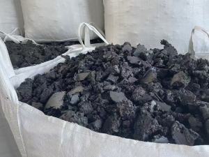 出售黑色PET复合机头料，涤纶汽车内饰下来的，涤纶含量90%以上，现货400多吨