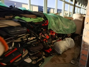 出售汽车内饰座椅，汽车内饰，汽车内饰尾货，库存尾货，现货一小货车