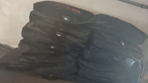 出售汽车内饰尾货，全套的汽车内饰，现货一小货车