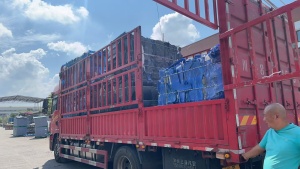 出售空心板压块，黑色比较多有50吨左右，蓝色的一个月就10吨左右