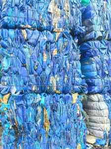 出售大小蓝桶压块，现货一挂车