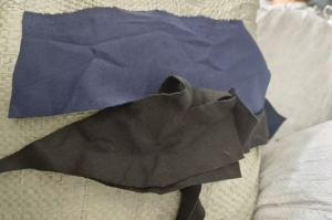 出售服装下脚料，涤棉废布，开花料，黑色跟藏青色，现货有6.8米一车，货在河北保定