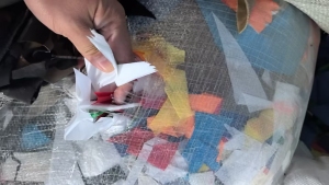 长期出售玩具充气服下来的氨纶废布，氨纶边角料，氨纶碎布，带涂层，可以开花用，现货5吨