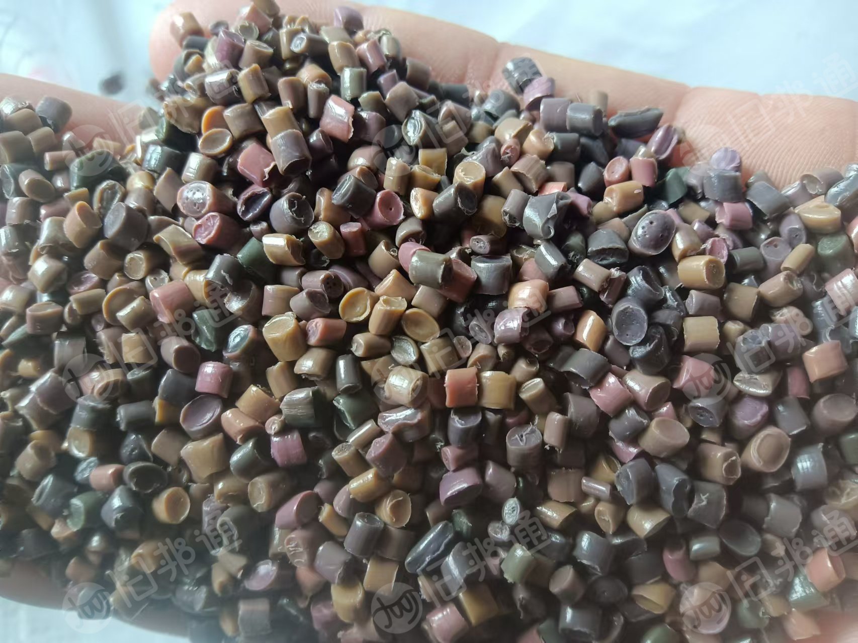 长期出售花高压颗粒,轮胎膜颗粒,过100目,现货80吨