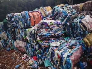 长期出售花乙压块，大小白压块，大小白分开压包，现货10多吨左右