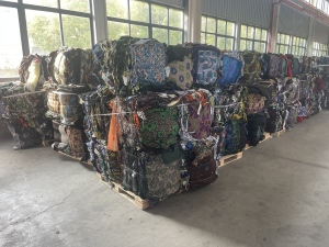 出售印花边角料，涤纶上桨废布，货在江苏淮安