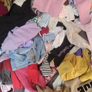 出售旧衣服统货，现货有几吨，货在江苏南通