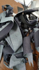 出售现货300吨牛仔碎布，长期有货，货在徐州